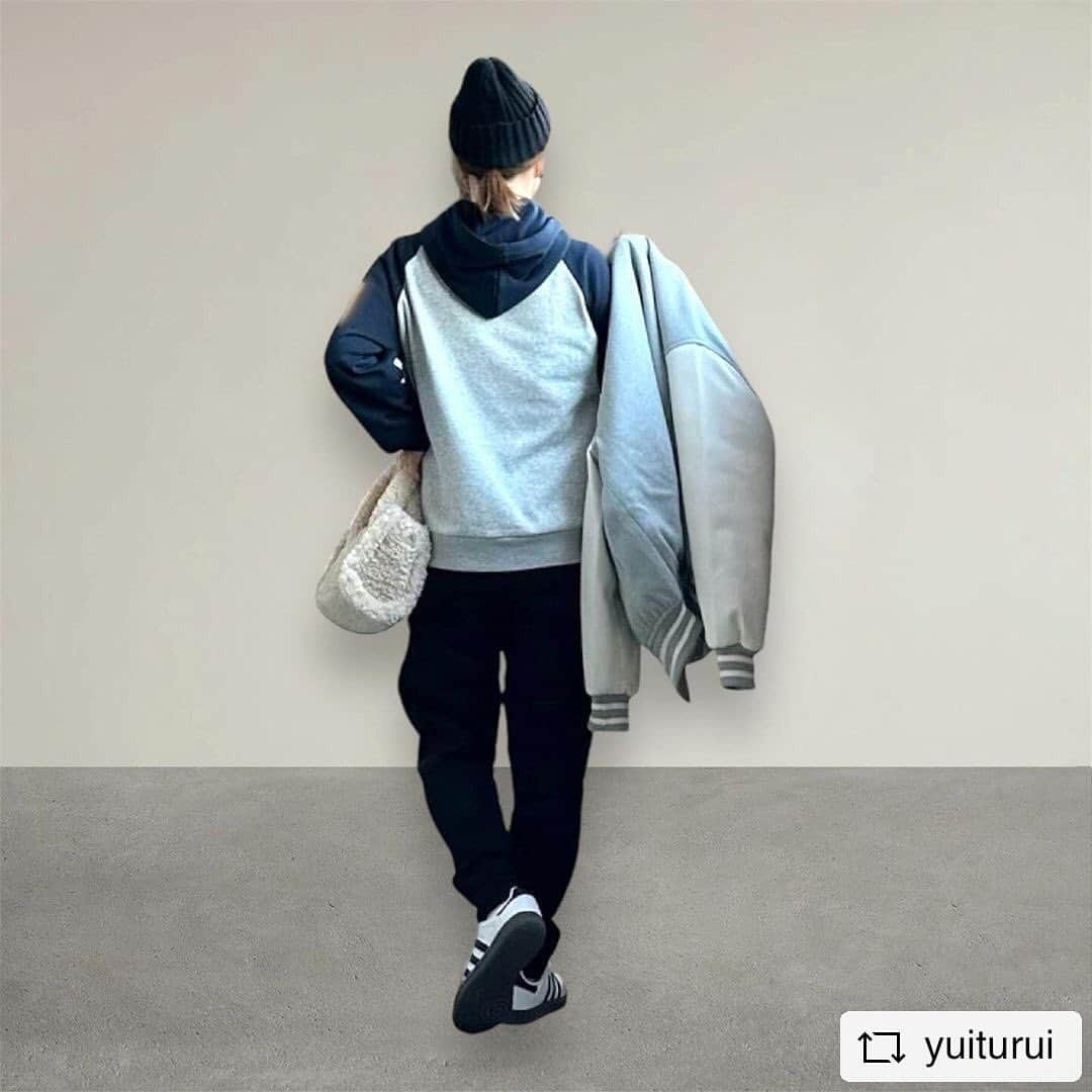 ハニーズ公式さんのインスタグラム写真 - (ハニーズ公式Instagram)「#Repost @yuiturui  • • • • • • @yuituruiさんの投稿です。 素敵な投稿ありがとうございます。  • • • • • •  ☜148cmコーデ投稿してます  @honeysofficial  Honeysの服で久しぶりの3つ子コーデ☺︎☺︎☺︎  naaao.y.s なお _k_a_o_c_h_i_n_ かお yuiturui わたし  今日のハニーズのitemは  ☑︎スタジャン S 杢グレー ・673042822247  ☑︎ラグラン配色ゆるパーカー S 杢グレー ・593011846147  ☑︎あったかジョガーパンツ S ブラック ・  685074072342  の、３つ☝︎ パーカーとジョガーパンツは、あったかシリーズのハニぽかアイテム！ あったかくて、最近寒いを感じるようになってきた私にはもってこいの服だよ！  3人でこれ一目惚れ〜⭐︎とかこれかわいいねぇ〜♡とか これ、あったかくておすすめよ〜‼︎とか わちゃわちゃ話して決めたコーデ。 めっちゃ楽しいわ(〃艸〃) 真似して着てくれたら、嬉しいなぁ〜♬ ストーリーに三つ子載せるねっw  冬の3つ子コーデ第1弾見てくれてありがとう◡̈♥︎ 第2弾もお楽しみに〜✌︎  #PR#honeys#ハニーズ#ハニーズコーデ#あったかシリーズ#ハニぽか#リンクコーデ  #三つ子コーデ #今日のコーデ#ママコーデ#アラフォーコーデ#40代ファッション#大人カジュアル#大人コーデ#大人かわいい#メンズライク#メンズライク女子#低身長コーデ#低身長女子#sサイズコーデ#148cmコーデ#小柄コーデ#骨格ウェーブ#ブルベ冬#アウターコーデ#ブルゾン#スタジャン#スタジャンコーデ」12月8日 11時52分 - honeysofficial