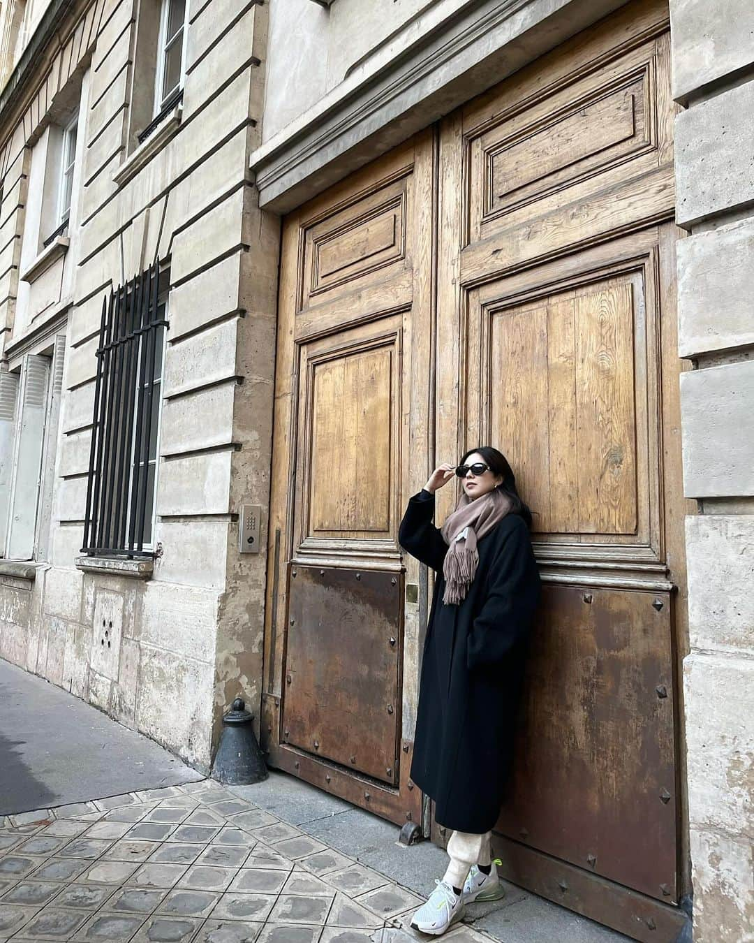 谷内咲季さんのインスタグラム写真 - (谷内咲季Instagram)「. . ♡Emily in Paris聖地巡礼♡  1.2.3  Cafe de Flore モーニングしに♡コーヒーにミルクとクリームが付いてきてミックスして飲むの最高だった🥹 念願のエシレバターのトースト🍞♡美味しかった〜 4.  エミリーのアパート 5.  噴水の公園 6.  ガブリエルのレストラン . . #パリ #パリ旅行 #paris #paristrip #trip #フランス #フランス旅行 #ファッション #コーデ#シンプルコーデ #カジュアルコーデ #dailylook . .」12月8日 11時56分 - saki.tnuc