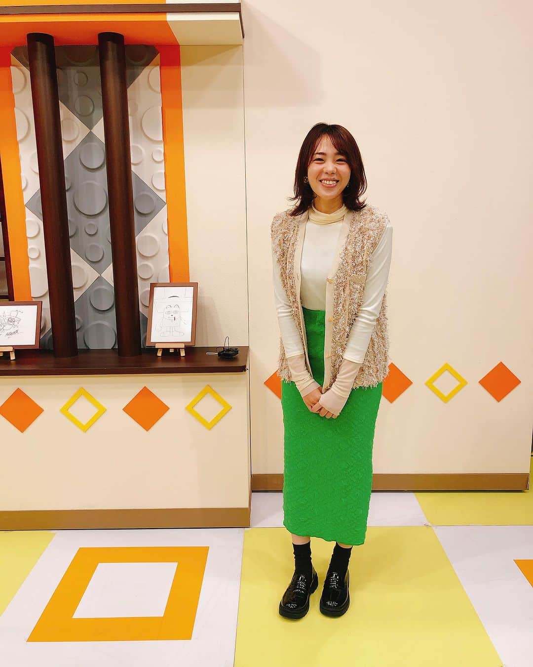 迫田さおりのインスタグラム：「・ 今日の【ですです。】 ・ 衣装👗 @radiatejapan  ・ イヤリング💍 @soeurmam  ・ 今年最後の【ですです。】出演でした！！ 今年もたくさんいろんな体験をさせていただきました😊 スタジオも毎月楽しくて30分が数秒かのようです🤭 いつもありがとうございます！ そして、いつも素敵な衣装提供ありがとうございます👗💍 いろんな衣装を着れることが出来て今年も幸せでしたー♪ ・ ・」