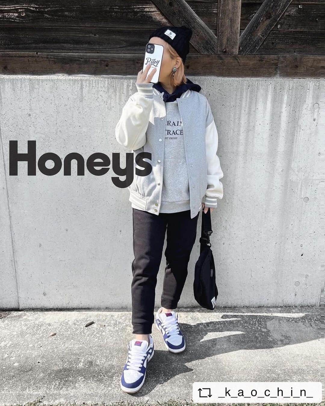 ハニーズ公式さんのインスタグラム写真 - (ハニーズ公式Instagram)「#Repost @_k_a_o_c_h_i_n_  • • • • • • @_k_a_o_c_h_i_n_さんの投稿です。 素敵な投稿ありがとうございます。  • • • • • • ‬ _k_a_o_c_h_i_n_← 他のコーデはこちら♡ 150cmが着るプチプラカジュアル/スニーカーコーデ投稿してます‪‪𓂃 𓈒𓏸◌‬𓈒  今日は 久しぶりの  #3つ子コーデ 👯💕 3つ子といえば いつものメンバー♡ あず yuiturui なお naaao.y.s とー☺️  全身  #ハニーズコーデ だよ😘 ＠honeysofficial  オソロアイテム↓↓↓ ┈┈┈┈┈┈┈┈┈┈ 🏷スタジャン ◾︎杢グレー ◾︎サイズ S ・673042822247  🏷ラグラン配色ゆるパーカー ◾︎杢グレー ◾︎サイズ S ・593011846147  🏷あったかジョガーパンツ ◾︎ブラック ◾︎サイズ S ・685074072342 ┈┈┈┈┈┈┈┈┈┈  パーカーとパンツは ハニーズのハニぽかシリーズで めちゃくちゃあったかいのん☺️ あったかすぎて リアルに今日も履いてる🙈♡  スタジャンもめっちゃかわいい🙆‍♀️ 淡い色やからキレイめな 感じにも着れそぉ♡ 冬物のニットとか中に着ても ごわつかないよーに大きめの 作りになってるのも嬉しい♥️  ストーリーに3人一緒のコーデ 載せるから見てみてー✋ 3人一緒のはあずが作ってくれたよー🤲´- 毎回ありがとーෆ˚*  あず、なおー 3つ子誘ってくれてありがとー♡ 実はリンク第2段もあるねん♪̊̈♪̆̈ 次はアレでリンク‎⸝⸝ 楽しみ〰️😊    #PR   #honeys #ハニーズ #honeysコーデ  #ハニーズコーデ  #ハニぽか  #あったかコーデ    #スタジャン  #スタジャンコーデ  #リンクコーデ #オソロコーデ #大人カジュアルコーデ    #カジュアルコーデ  #40代コーデ  #莫逆スニーカー族#ストリート系女子 #メンズライク女子  #骨格ストレートコーデ #冬服コーデ  #裏起毛パンツ」12月8日 12時04分 - honeysofficial