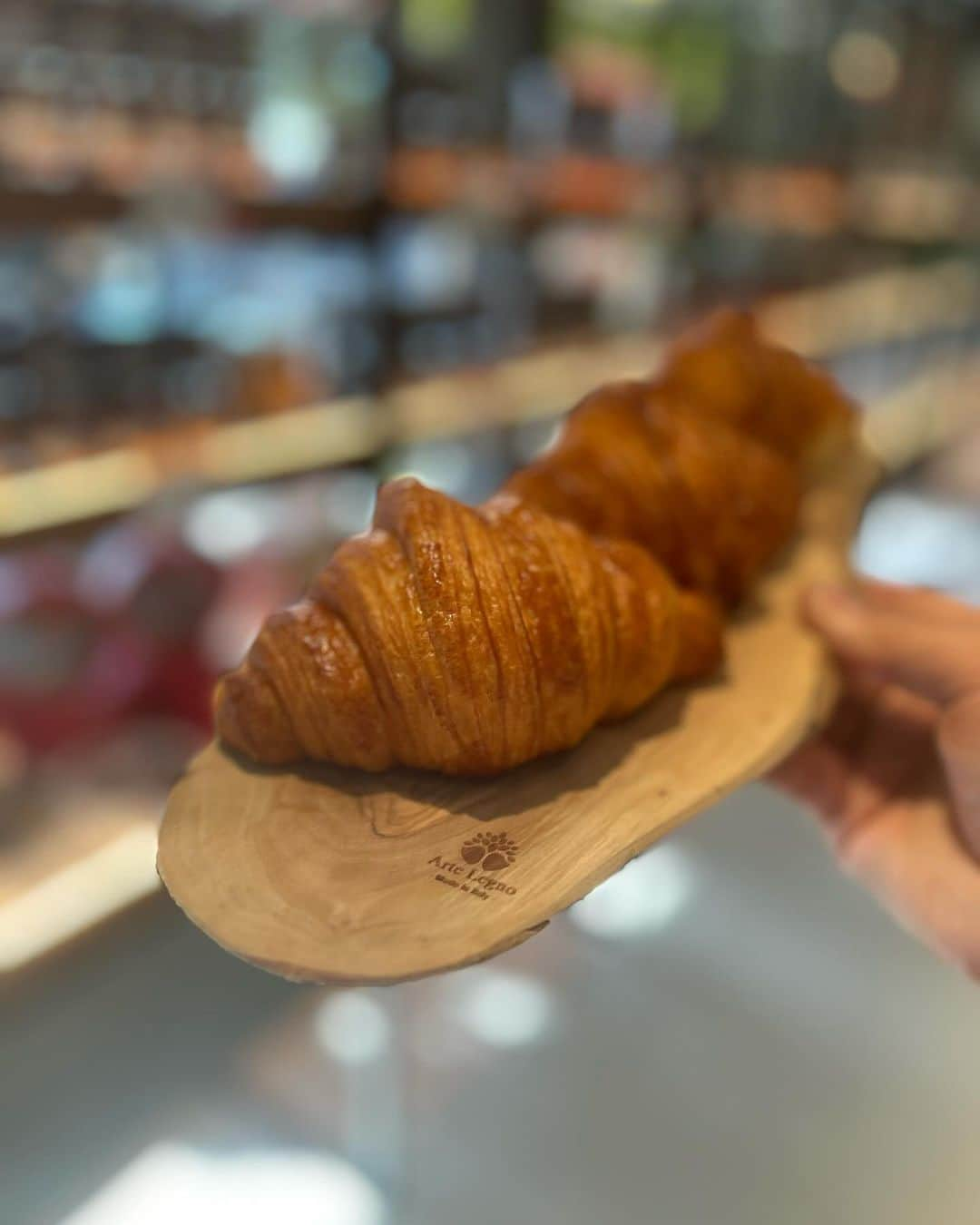 青木定治のインスタグラム：「Atelier Karuizawa 🤣🤣🤶🎄🥐  #sadaharuaoki  #サダハルアオキ #paris #france #パリ　#isetan #tokyo #japon  #アムールデュショコラ #isetan #pastry #蛋糕　#케이크 #macaron #galettedesrois #chocolat  #バレンタイン　#ホワイトデー　 #長野県 #Kyoto #京都　#軽井沢 #karuizawa #salonduchocolat #hankyu #isetan #relaisdeserts #抹茶　#matcha」