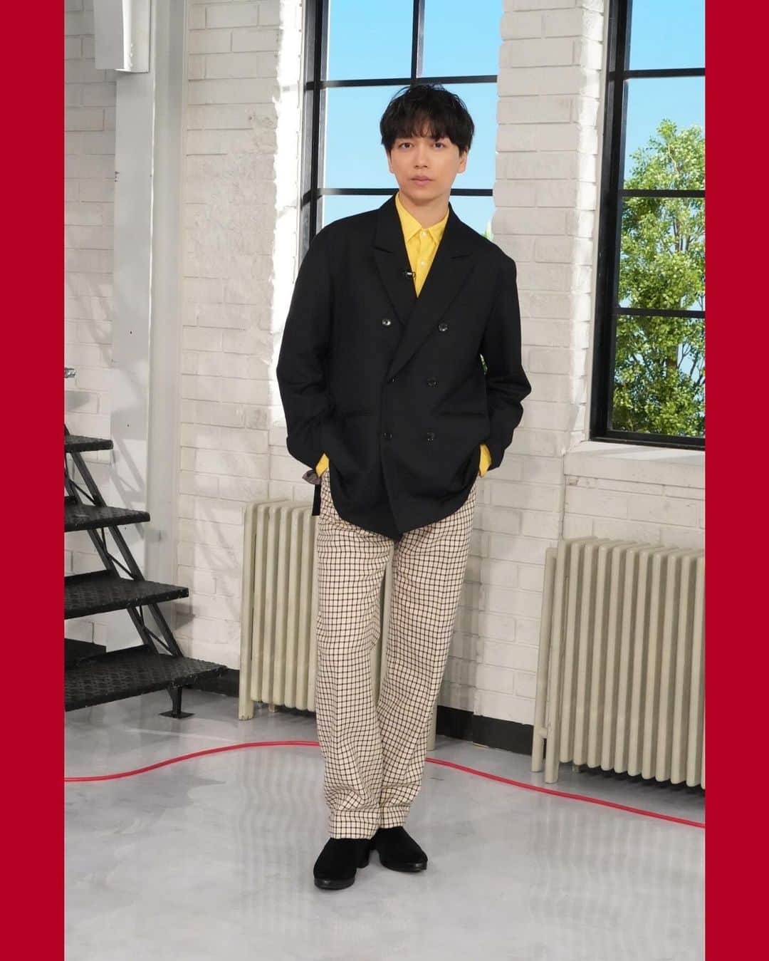日本テレビ「おしゃれイズム」さんのインスタグラム写真 - (日本テレビ「おしゃれイズム」Instagram)「山崎育三郎のおしゃれチェック😍 2023年12月3日放送分  #peco さんをお迎えしての #おしゃれクリップ いかがでしたか？  育さんに黄色の組み合わせ、なんだか新鮮な気がするのは気のせいでしょうか？😊 ジャケットとのコントラストでとっても可愛いのと、なにより前髪を下ろしていることでグッと幼く見えるプリンスでした👀  80年代の美術の先生、新聞部の生徒という2人に乗っかって、80年台の新しい音楽の先生と言っていたのはここだけの話です🤭  MCの2人のおしゃれにも今後ぜひ注目してみてくださいね💁‍♀️  #おしゃれクリップ #山崎育三郎 #ファッション #ファッションコーデ #ootd #fashion」12月8日 12時30分 - oshare_clip_ntv