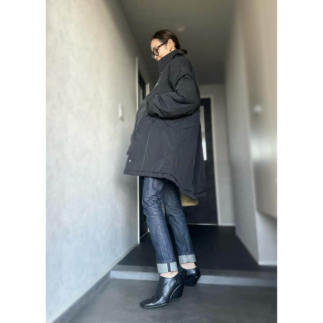 小林有里さんのインスタグラム写真 - (小林有里Instagram)「♡ おチビの 歯医者さんだった日🦷♡ . . ウールコートから シャカシャカに変えてgo！ . 軽くてあったかいの♡ 前閉めると首もぬくぬく🫶 . . . . coat... @classicalelf_official  170cmでL着てます ｽﾄｰﾘｰｽﾞにリンク貼りますね♡ . . . . #kobafashion  #PR#classicalelf  #クラシカルエルフ#エルフコーデ #タイアップ#JAVA#ジャバ」12月8日 12時42分 - lilyshandmade