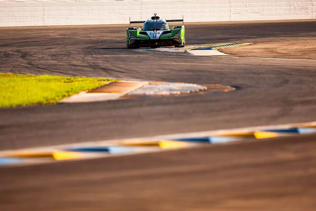 ロマン・グロージャンさんのインスタグラム写真 - (ロマン・グロージャンInstagram)「Absolutely awesome few days in Daytona with the @lamborghini SC63 As fast than beautiful 😍  #imsa #lemans24 #lamborghini」12月8日 12時43分 - grosjeanromain