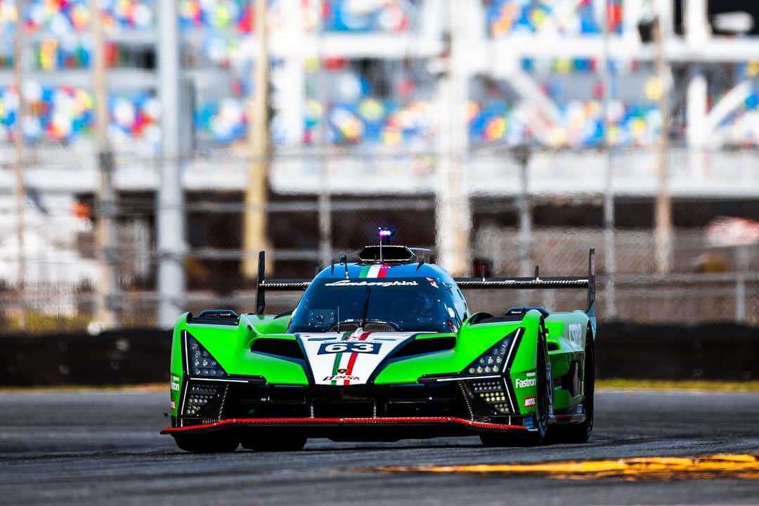 ロマン・グロージャンのインスタグラム：「Absolutely awesome few days in Daytona with the @lamborghini SC63 As fast than beautiful 😍  #imsa #lemans24 #lamborghini」