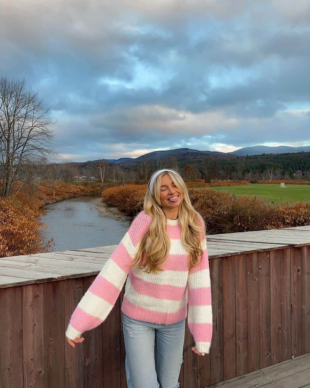 Beginning Boutiqueさんのインスタグラム写真 - (Beginning BoutiqueInstagram)「Our favourite Fall staple has been RESTOCKED online ✨ Shop the most-loved Cotton Candy Pink Sweater, online now! As seen on the beautiful @solarpowered_blonde!」12月8日 4時00分 - beginningboutique