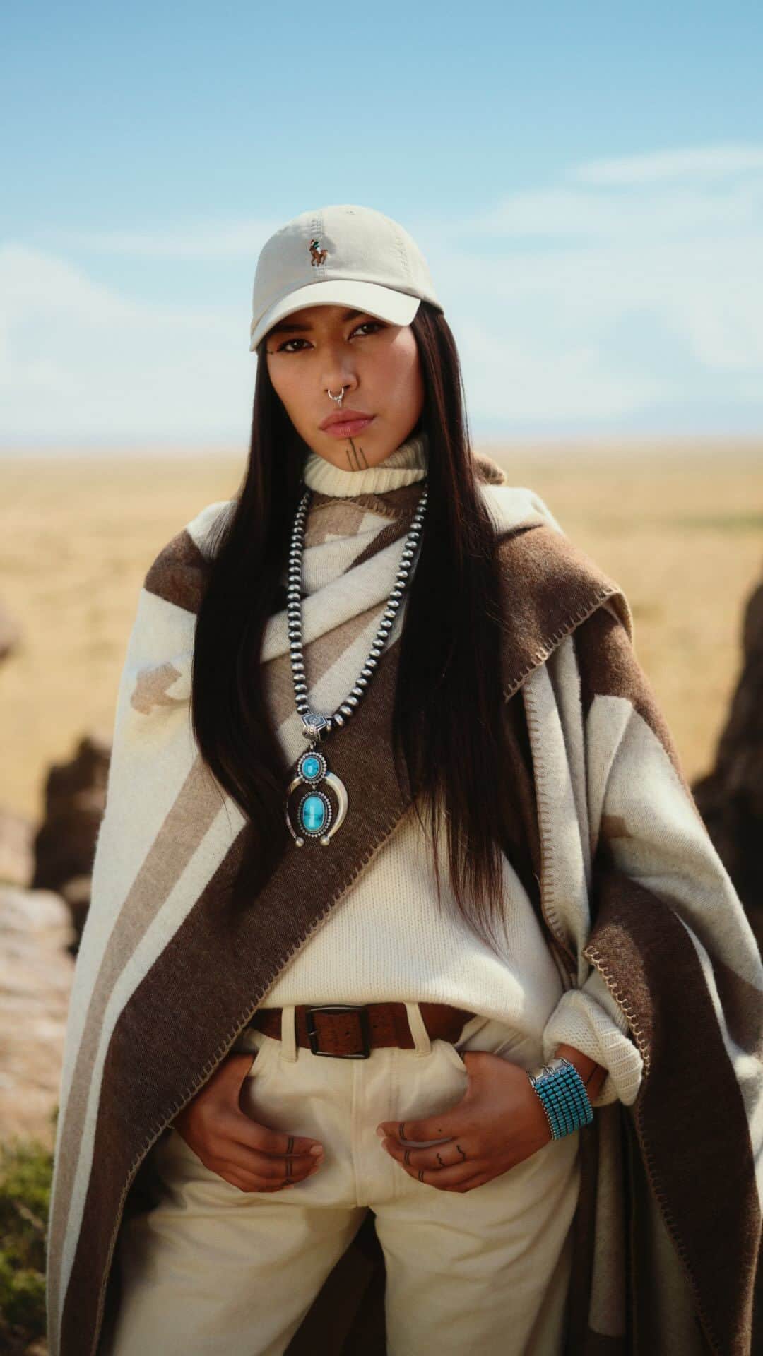 Polo Ralph Laurenのインスタグラム：「A modern interpretation of traditional wearing blankets, the #PoloRalphLauren x @NaiomiGlasses Wool Wrap features motifs inspired by Naiomi’s original weavings crafted with natural, undyed wool spun from her late grandmother’s sheep.   Shop the collection and learn more about #RLArtistInResidence via the link in bio.  Music by @side_montero - “Intro”」