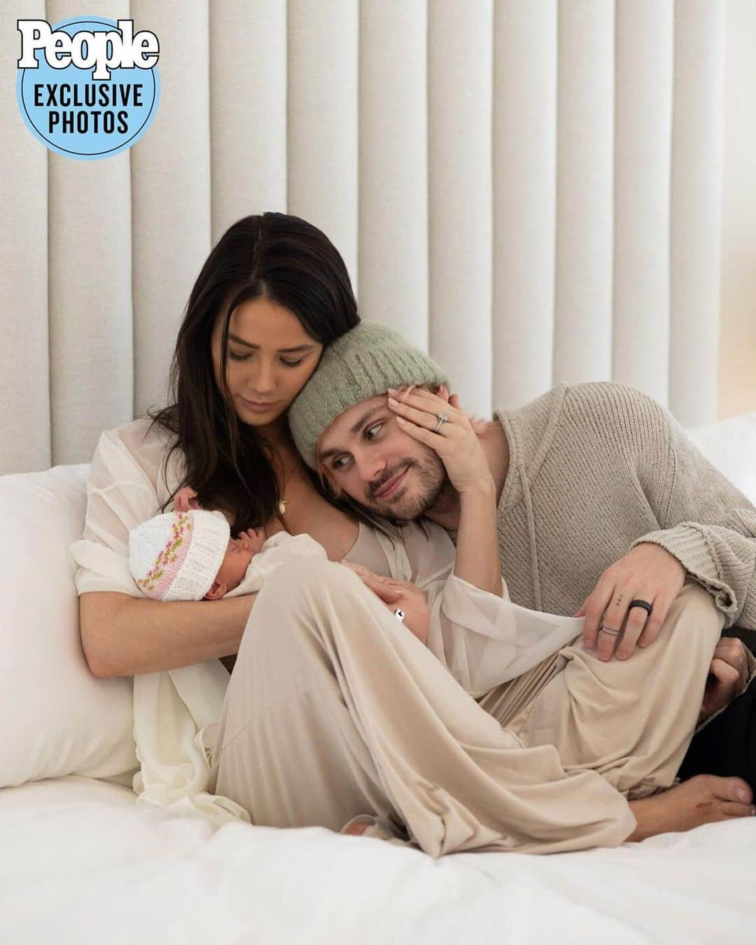 People Magazineのインスタグラム：「Michael Clifford and Crystal Leigh are loving life as new parents! The 5 Seconds of Summer guitarist and his wife have welcomed their first baby together. 🥺 💕   Daughter Lua Stevie Clifford was born on Monday, Oct. 30, in Georgia, where the new arrival will be surrounded by loved ones.  Get all of the details in our bio link! | 📷: @hannahcreephotography」