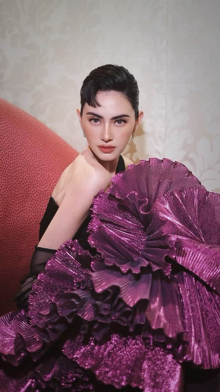 マイ・ダーウィカーのインスタグラム：「💜」