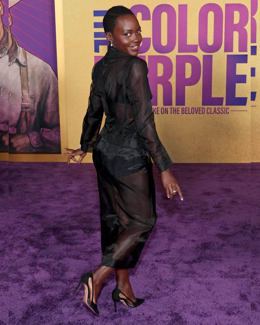 Just Jaredのインスタグラム：「Lupita Nyong’o, Alicia Keys, Angela Bassett and her husband Courtney B. Vance showed up to support the cast of “The Color Purple” at the movie’s world premiere in Los Angeles last night. We’ve got even more photos from the event at JustJared.com! #LupitaNyongo #AliciaKeys #AngelaBassett #CourtneyBVance Photos: Getty」