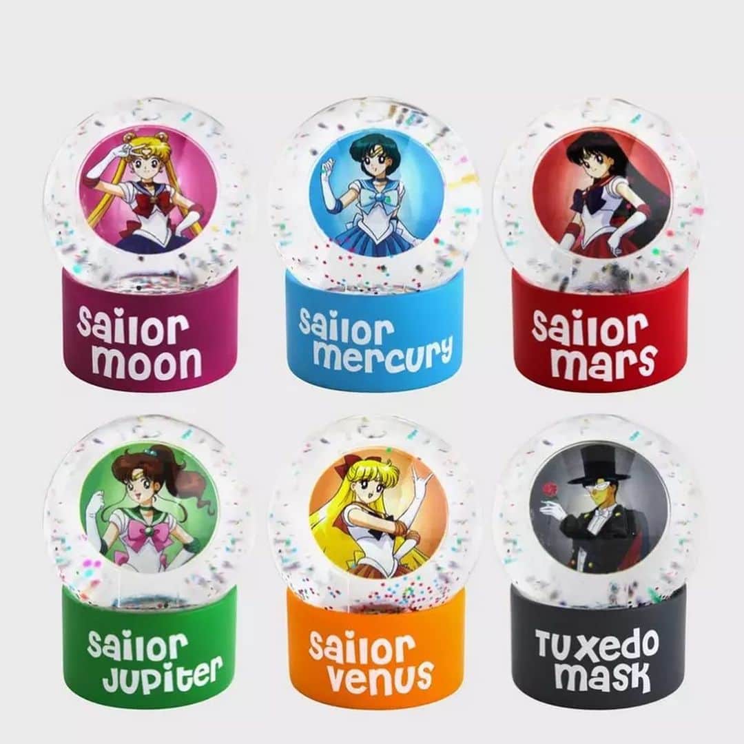 Sailor Moonさんのインスタグラム写真 - (Sailor MoonInstagram)「✨🌙 New Sailor Moon water globes from @hottopic! Cute! 🌙✨  #sailormoon #セーラームーン　#christmas」12月8日 4時42分 - sailormoon_sc