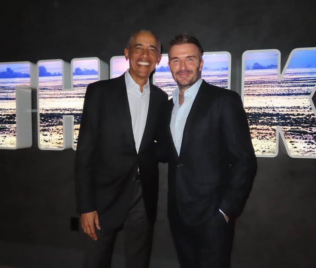 デビッド・ベッカムさんのインスタグラム写真 - (デビッド・ベッカムInstagram)「I was Honoured to spend time with @BarackObama in support of the incredible work the @ObamaFoundation is doing to empower the next generation of leaders around the world. A towering example of grace and humility, it was so inspiring to hear about the innovative projects that are changing young lives and improving communities. Thank you Mr President it was a privilege to hear you speak with such passion and conviction ❤️」12月8日 4時39分 - davidbeckham