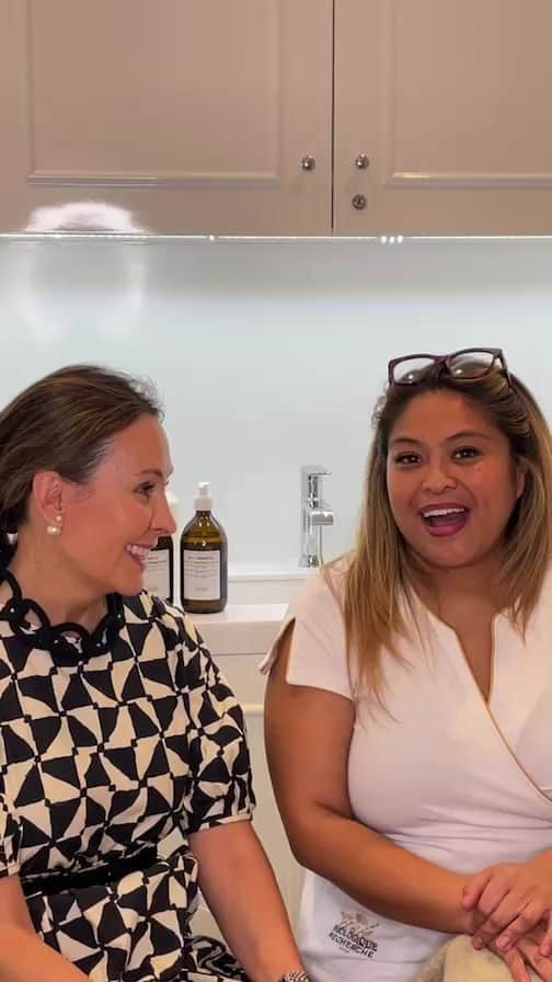 Biologique Recherche USAのインスタグラム：「Holiday glow and so much more in this conversation between Karina Freedman and Cheryl Medina. @karinanycskincare @cherylmedina_」