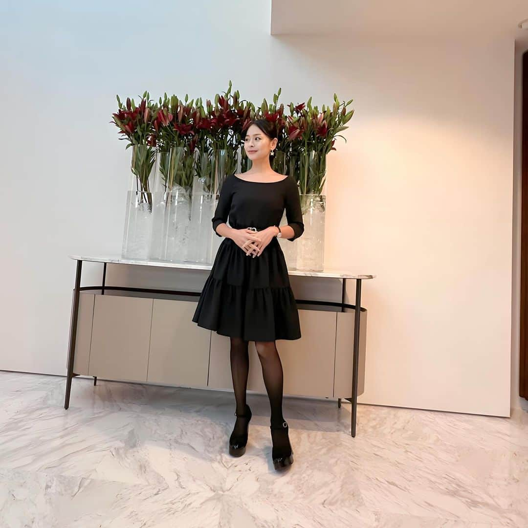 碧井椿のインスタグラム：「今年もこの時期が来た🎄🥂🌹」