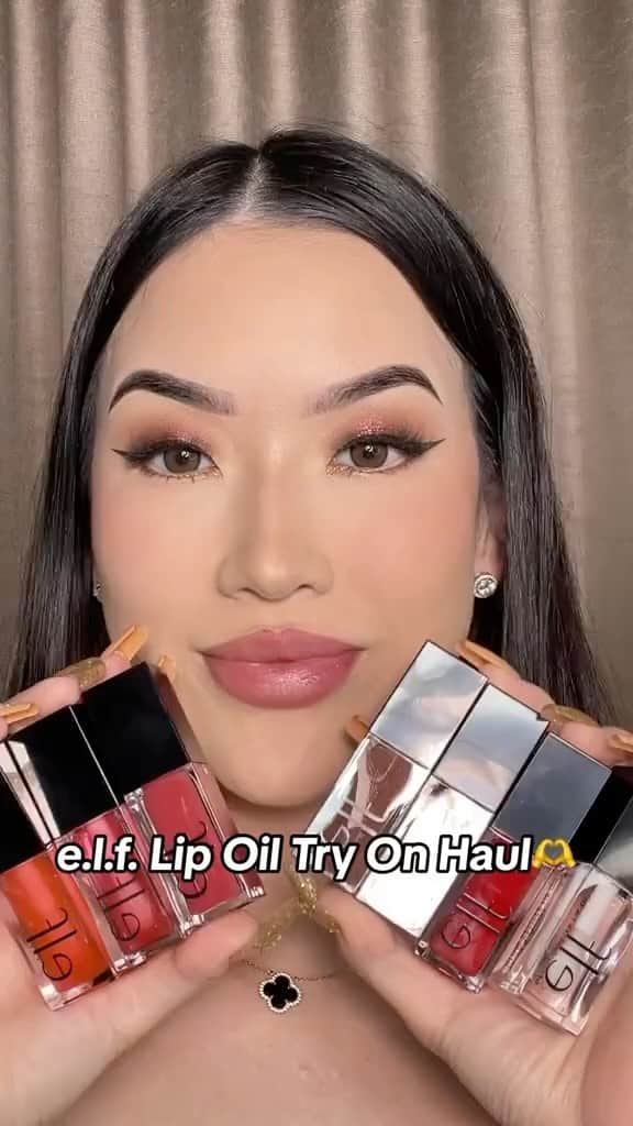 e.l.f.のインスタグラム：「It’s time to give your lips the glow they deserve! 💋 @mangomoniica tries all 7 juicy shades of our Glow Reviver Lip Oil! 💦   Why you’ll love it: 🌟 Comfortable, ultra-glossy formula 🌟 Oversized, plush cushion applicator 🌟 Infused with nourishing ingredients 🌟 ONLY $8 each!  AVAILABLE NOW on elfcosmetics.com (shipping globally!) 🌎   Shades featured: 💎 Crystal Clear 🪸 Coral Fixation 💕 Pink Quartz 🍎 Red Delicious 🌹 Rose Envy 🍯 Honey Talks 🍇 Jam Session  🇺🇸: Available now on elfcosmetics.com and exclusively at @ultabeauty online and in-store, coming to @target, @walmart, @cvspharmacy and @walgreens early 2024 🇨🇦: Available now on elfcosmetics.com, coming to @shoppersbeauty, @walmartcanada and @amazonca early 2024 🇬🇧: Available now on elfcosmetics.co.uk, @superdrug online and @bootsuk online, coming to @beautybaycom, @asos and @amazonuk early 2024 EU: Available now on elfcosmetics.com, coming to @douglas_cosmetics and @amazonde early 2024  #GlowReviverLipOil #elfcosmetics #eyeslipsface #elfingamazing #vegan #crueltyfree」