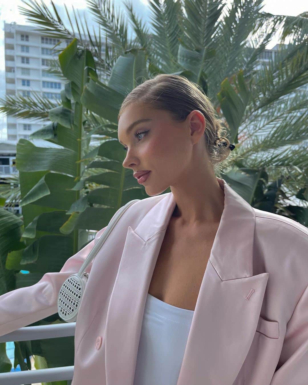エルザ・ホスクのインスタグラム：「Miami🤍💕」