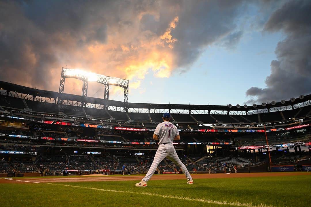 ニューヨーク・メッツのインスタグラム：「Thinkin' about baseball skies at @citifield 🤩」