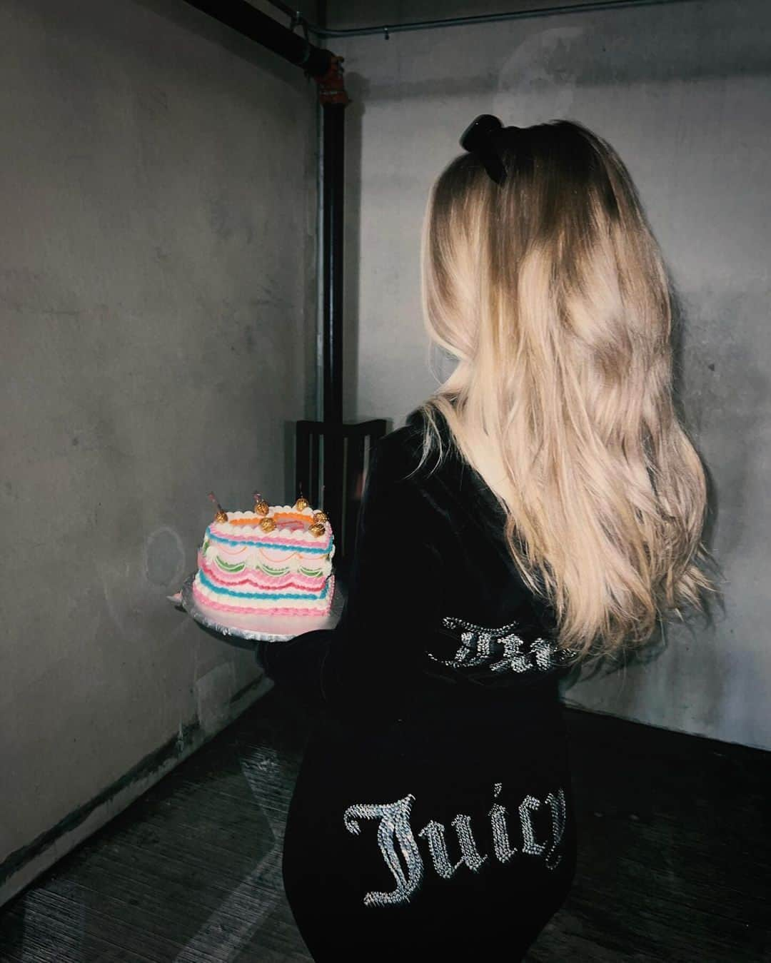 ジューシークチュールのインスタグラム：「Did someone say cake? #JuicyCouture」