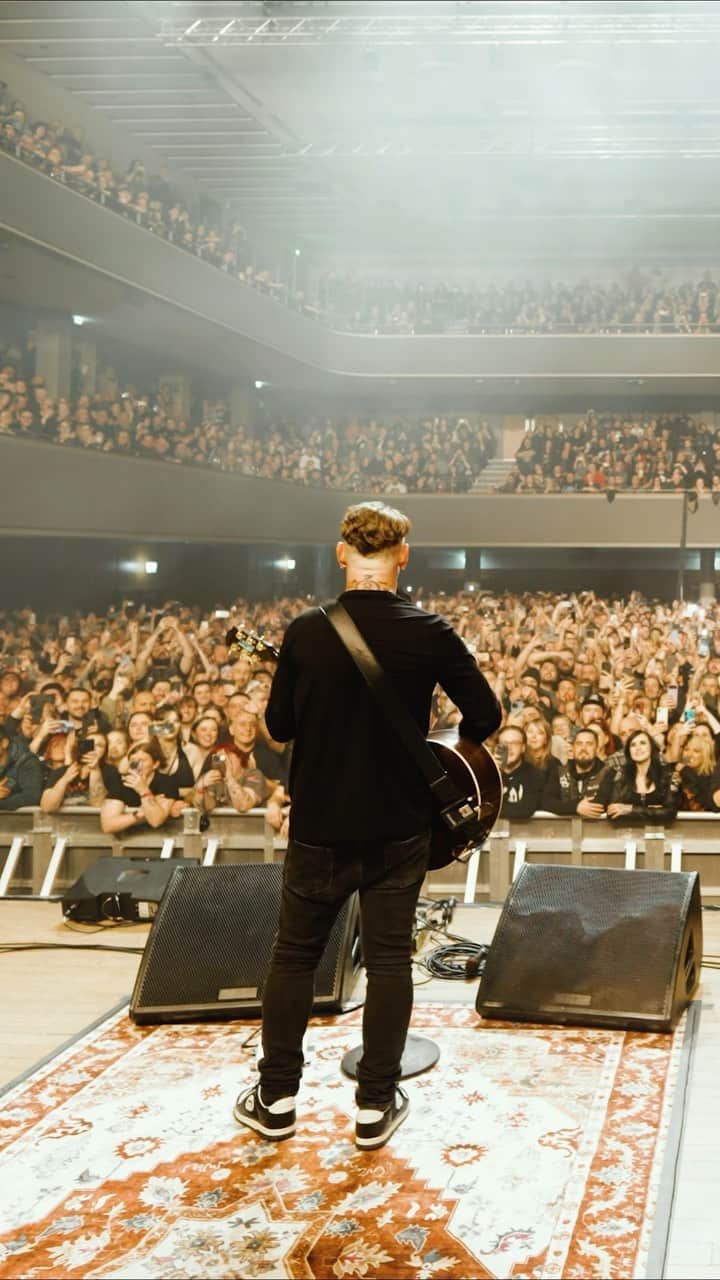 コリィ・テイラーのインスタグラム：「Are you ready kids?」