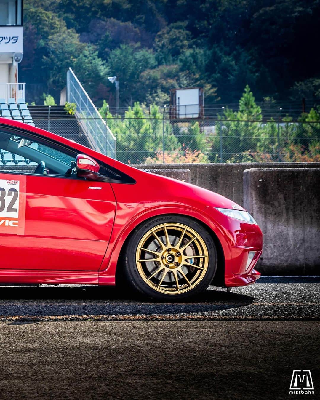 mistbahnさんのインスタグラム写真 - (mistbahnInstagram)「_ Honda FN2 CIVIC Type R EURO _ 🚗: Account unknown 📷: @mistbahn _ Shot on Oct-15 2023 🏁 “Circuit Festa ( @circuit_festa_west_japan )” “HONDA ONE MAKE RACE”. Central Circuit (Hyogo Japan) _ JP) 2023年10月15日、セントラルサーキットで開催された「サーキットフェスタ ( @circuit_festa_west_japan )」内の「ホンダ・ワンメイク・レース」で撮影。 _ #circuitfesta #circuitfesta2023 #サーキットフェスタ #サーキットフェスタ2023 #hondaonemakerace #ホンダワンメイク #ホンダワンメイクレース #centralcircuit #セントラルサーキット #honda #civic #hondacivic #ホンダシビック #シビック #ctr #fn2 #fn2civic #hondacivictyper #typereuro #kseries #k20a #vtec #kanjo #kanjozoku #timeattack #timeattackjapan #hondasontrack #ozwheels #ultraleggera」12月8日 6時05分 - mistbahn