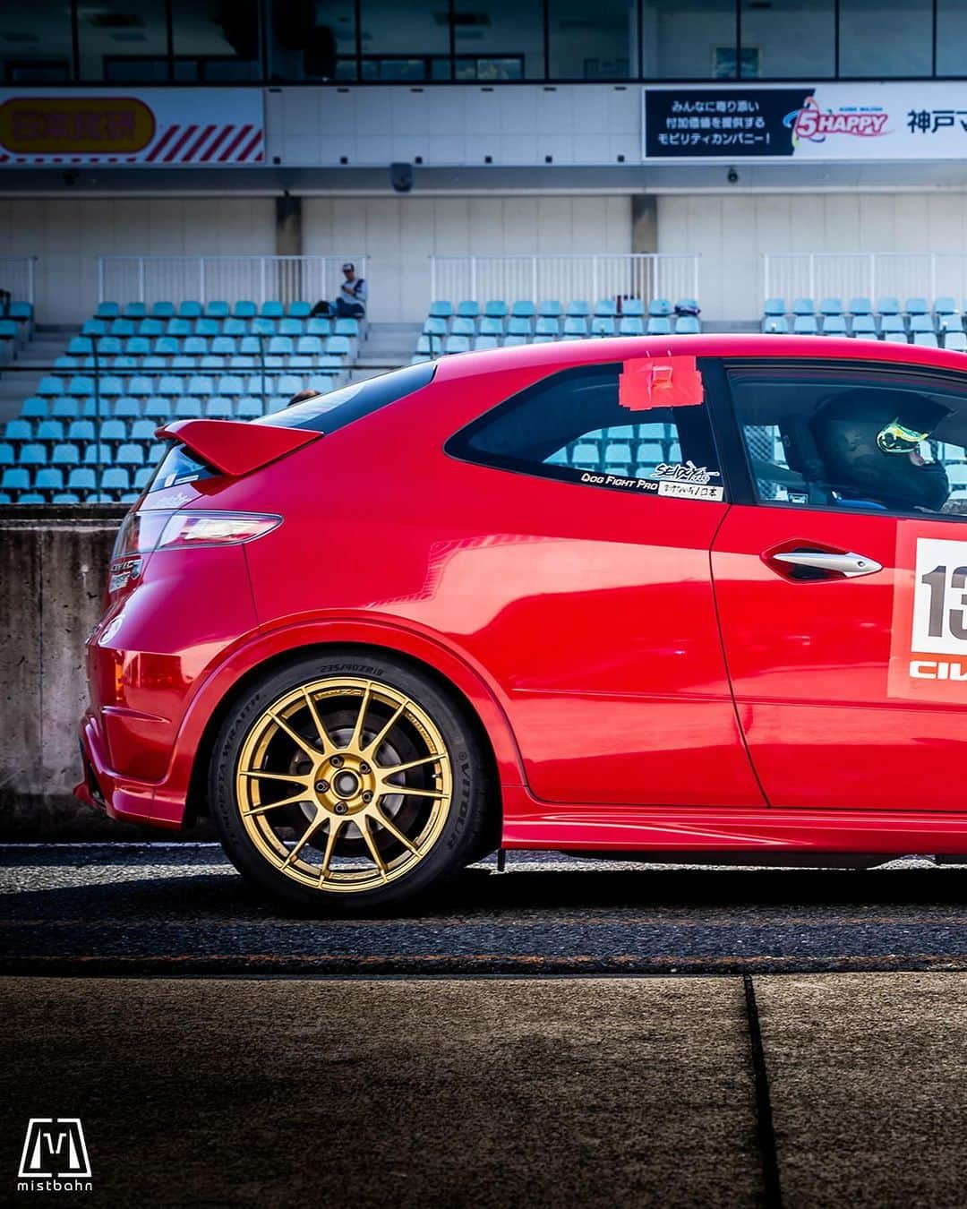 mistbahnのインスタグラム：「_ Honda FN2 CIVIC Type R EURO _ 🚗: Account unknown 📷: @mistbahn _ Shot on Oct-15 2023 🏁 “Circuit Festa ( @circuit_festa_west_japan )” “HONDA ONE MAKE RACE”. Central Circuit (Hyogo Japan) _ JP) 2023年10月15日、セントラルサーキットで開催された「サーキットフェスタ ( @circuit_festa_west_japan )」内の「ホンダ・ワンメイク・レース」で撮影。 _ #circuitfesta #circuitfesta2023 #サーキットフェスタ #サーキットフェスタ2023 #hondaonemakerace #ホンダワンメイク #ホンダワンメイクレース #centralcircuit #セントラルサーキット #honda #civic #hondacivic #ホンダシビック #シビック #ctr #fn2 #fn2civic #hondacivictyper #typereuro #kseries #k20a #vtec #kanjo #kanjozoku #timeattack #timeattackjapan #hondasontrack #ozwheels #ultraleggera」