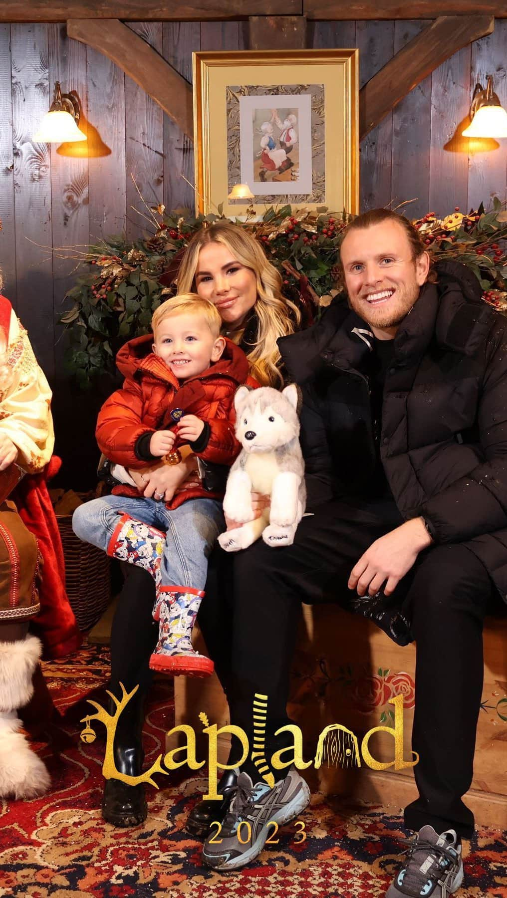 ジョージア・コウソウロウのインスタグラム：「The most magical day of the year @laplanduk 🥹  Our yearly tradition just keeps getting better & better . Brody LOVED it so much .. it was just so magical ❤️❤️❤️  Thank you Lapland for creating the best Christmas magic & being apart of my families Christmas memories ❤️💫」