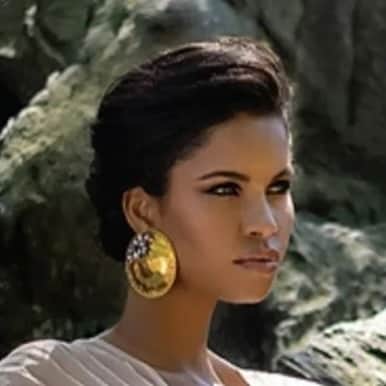 エリクソンビーモンのインスタグラム：「@ericksonbeamon earrings on #styleofanitta」