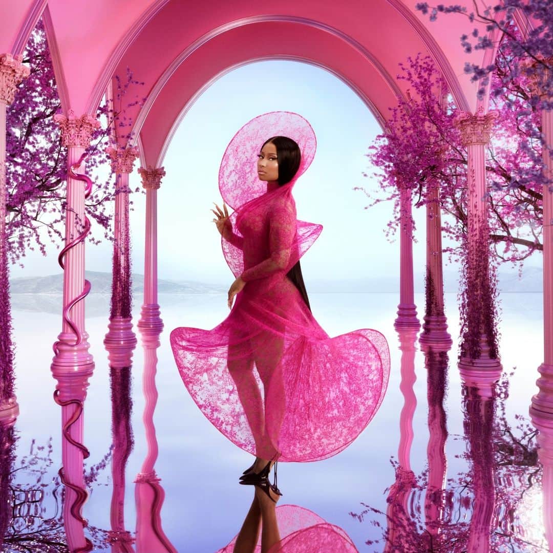 のインスタグラム：「At midnight we wear pink 🎀 #PinkFriday2 is now available on Amazon Music 🦄」