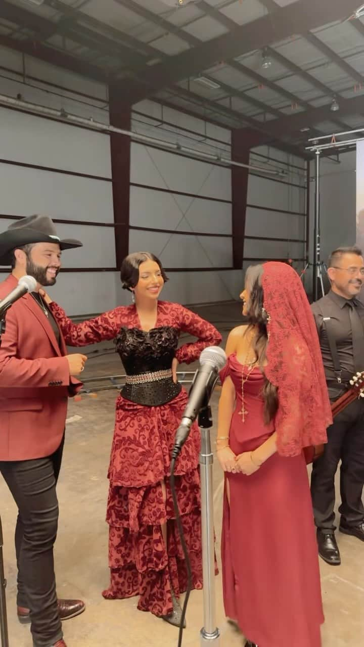 ベッキーGのインスタグラム：「Heard y’all have been asking for a music video for this one… @angela_aguilar_ @leonardoaguilaroficial do you wanna tell them or should I? 👀」