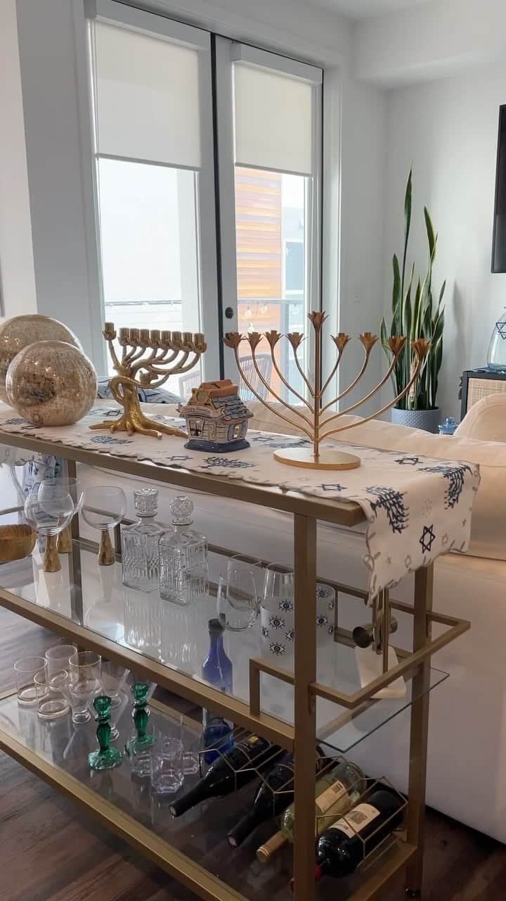 T.J.マックスのインスタグラム：「Happy first night of Hanukkah! ✡️」