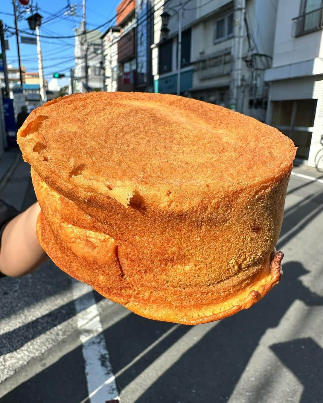 Coffee & Toast Tokyoさんのインスタグラム写真 - (Coffee & Toast TokyoInstagram)「"ふわっととろっと"  パンDE大判焼き‼︎ 💛💛💛💛💛💛💛💛  “You cannot be sad, when you are eating cake.”  もちもちのパンをしっとり、やわらかな大判焼き仕立ての生地で包んで。  とろとろのカスタードクリームの味わい、 たまらんです😋😋😋  . . . . . #パンDE大判焼き #大判焼き  #今川焼き  #回転焼き  #おやき  #あじまん  #custersd  #cake  #cream  #creamy  #三軒茶屋ランチ  #世田谷線カフェ  #パンスタグラム  #東京カフェ  #三軒茶屋カフェ #三軒茶屋  #パン #三茶カフェ  #三茶 #田園都市線カフェ #コーヒーアンドトースト  #coffeeandtoast #foodie  #foodiegram」12月8日 13時01分 - coffeetoast2