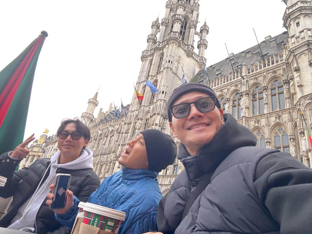 キム・ジョングクのインスタグラム：「#시공간셀카 #벨기에 #belgium🇧🇪」