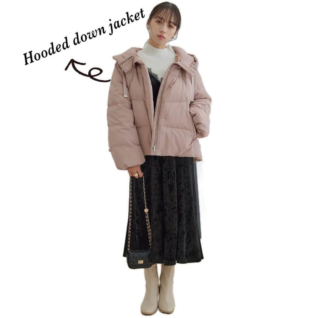 ViSさんのインスタグラム写真 - (ViSInstagram)「【Oversized down jacket】  寒い冬も安心！！ 軽くて暖かいダウンジャケット✨  柔らかな印象のオフホワイトと、 大人可愛いベージュ寄りのピンクの2色でご用意♡  是非ご覧下さい！  #BVL43100 【撥水】【GREEN DOWN】 フード付きオーバーサイズダウンジャケット ¥14,080 (税込) ※店舗販売中  スタイリングは @jadorejunonline をチェック！  #vis #vis_jp #ビス#fashion #大人カジュアル #カジュアルコーデ #カジュアル #レディ#冬#冬コーデ#秋冬コーデ#トレンド#トレンドファッション#アウター#アウターコーデ#ダウン#ダウンジャケット #あったかコーデ #大人可愛い#大人カジュアル#キレイめカジュアルコーデ #キレイめカジュアル」12月8日 8時41分 - vis_jp