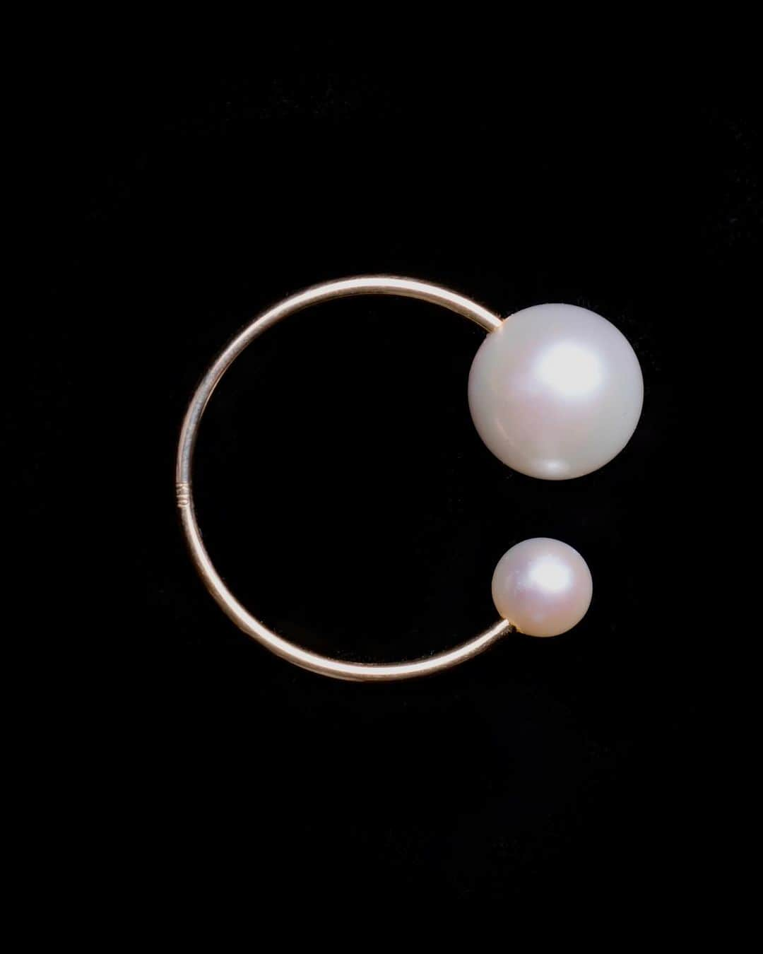 Hirotaka Jewelryのインスタグラム：「AKOYA PEARL EAR CUFF #hirotakajewelry #akoyapearl #earcuff」