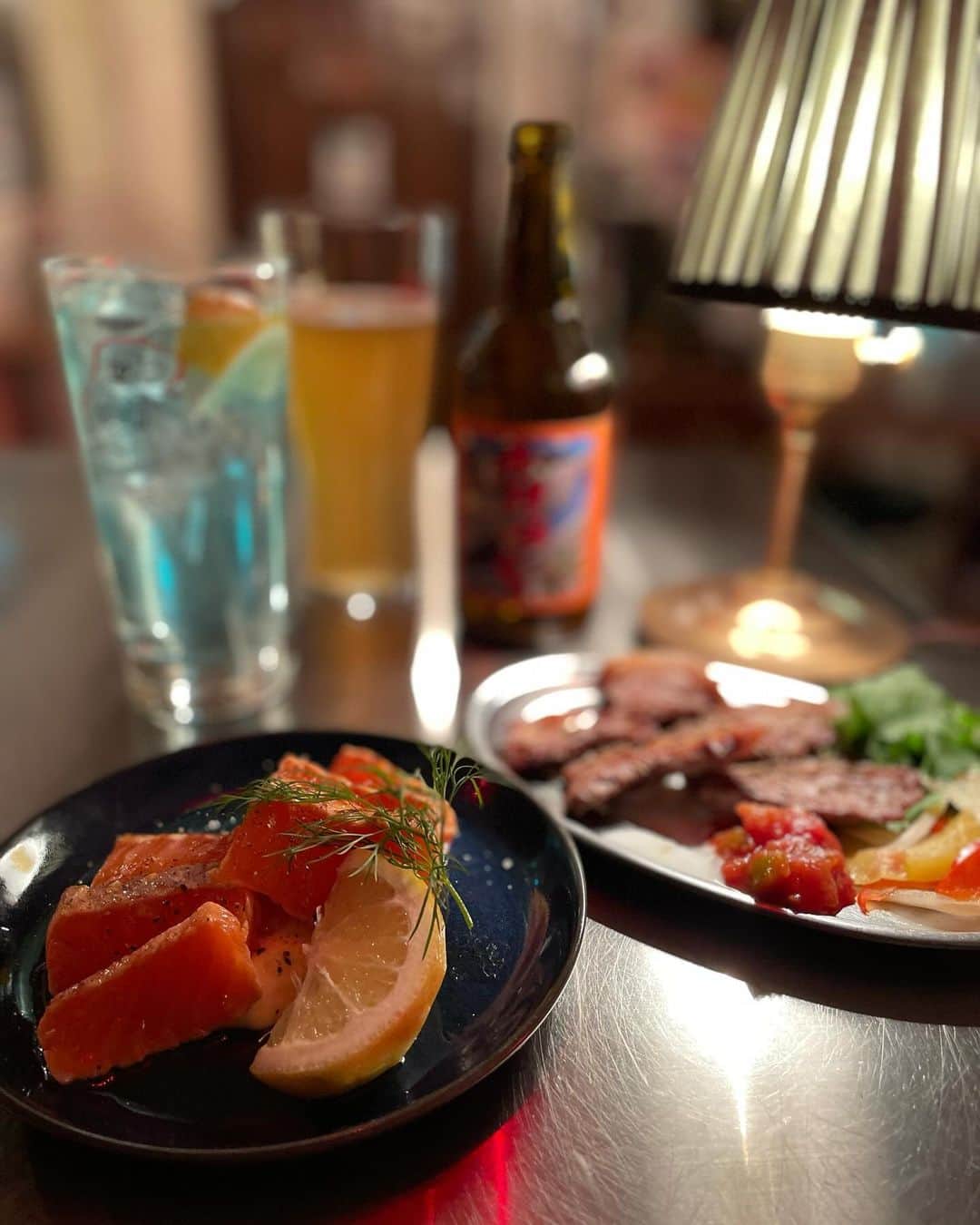 大津弥生さんのインスタグラム写真 - (大津弥生Instagram)「. . #大津弥生のおんな酒場放浪記 赤羽の銭湯⁉️酒場編 . 飲み友だちの飲んだくれ㊛さんに、赤羽飲んだくれツアーに連れて行って頂きました🍺 . 酒場天女銭湯 @tennyo.sento  . 本当の銭湯のような店名ですが、本格料理が自慢の酒場🍺 . 赤羽の銭湯テルメ末広とコラボしているようです♨️ . 銭湯と書いてある看板の店内に入り、ムーディな席に通されると、なんとお通しがミニビール‼️ . お通しビールを飲んだら、次は赤羽ルービー🤣 . 🥢サーモンとアボカドのレモンユッケ 🥢ラム肉の鉄板焼き サルサヨーグルト 🥢特製麻婆豆腐 黒 🥢焼き餃子 🥢素焼きそば . をオーダーしましたが、どれもしっかりした味で絶品で驚きました😍 . ラム肉にはクミンが沢山かかっていて、脂肪燃焼効果もバッチリ👌 . 黒い焼きそば、美味しかったなあ😋 . 赤羽はいいお店が沢山ありそうなので、また行きたいです❤️ . ♨️赤羽酒場 天女銭湯♨️ 東京都北区赤羽西1-39-2 松井ビル 2F 070-3109-0928 . #赤羽 #赤羽居酒屋 #赤羽酒場 #天女銭湯 #サーモン #アボカド #ユッケ #ラム #サルサ #ラム #クミン #麻婆豆腐 #餃子 #焼きそば #🥟 #🍺 #酒場 #酒場放浪記 #赤羽グルメ #赤羽駅 #赤羽飲み #akabane #beer #gyoza #yakisoba #lamb #wine #赤羽ルービー #ナチュラルワイン #ハイボール」12月8日 9時01分 - yayoinsta_life