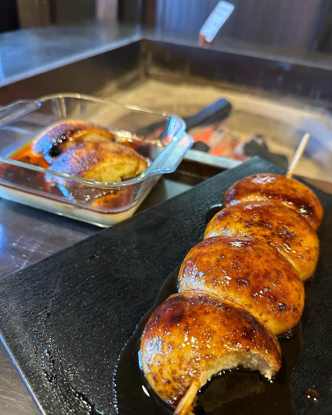 池田航さんのインスタグラム写真 - (池田航Instagram)「群馬県の  #焼きまんじゅう いかがでした😍？  焼きまんじゅうの焼きプリンがなんと期間限定でお店に並ぶ予定(日程は不明)です😳！  群馬県来た時は是非  #忠治茶屋 さんに おこしくだーい🍡♥️  ★味噌まんじゅう焼きプリン 味噌まんじゅう 2こ チョコレート A全卵 1個 (Lサイズ)70g  A卵黄 1個 (Lサイズ)20g  A砂糖 30g  A牛乳 100g  A生クリーム 50g  Aバニラエッセンス  ①焼きまんじゅうを半分にカットしてチョコレートを挟む ②Aの材料を全てボールに入れて、しっかりと混ぜる。 ③2をザルで漉す。ポイント！ザルで漉すと食べた時の口当たりが良くなる ④1の焼きまんじゅうを耐熱皿に入れて、お湯をはったフライパンにいれて蓋をして10分蒸らす。 ⑤焦がし砂糖と味噌ダレで作ったソースをカラメルソースの代わりにかける。完成  今日も素敵な食材と暖かい現地の方達との出会いに感謝💓   次回もお楽しみに☀️  朝お仕事で見られない方に、旅するエプロンTikTokが開設されました！ 【旅するエプロン】でTikTok検索すれば見られます✨️ ぜひフォローよろしくお願いいたします😍  #ZIP #旅するエプロン #スピッツ #Spitz #ZIPファミリー  #水卜麻美 さん  #池田航  @kohcooking    #伊藤楽  @gaku_jh122」12月8日 9時23分 - kohcooking