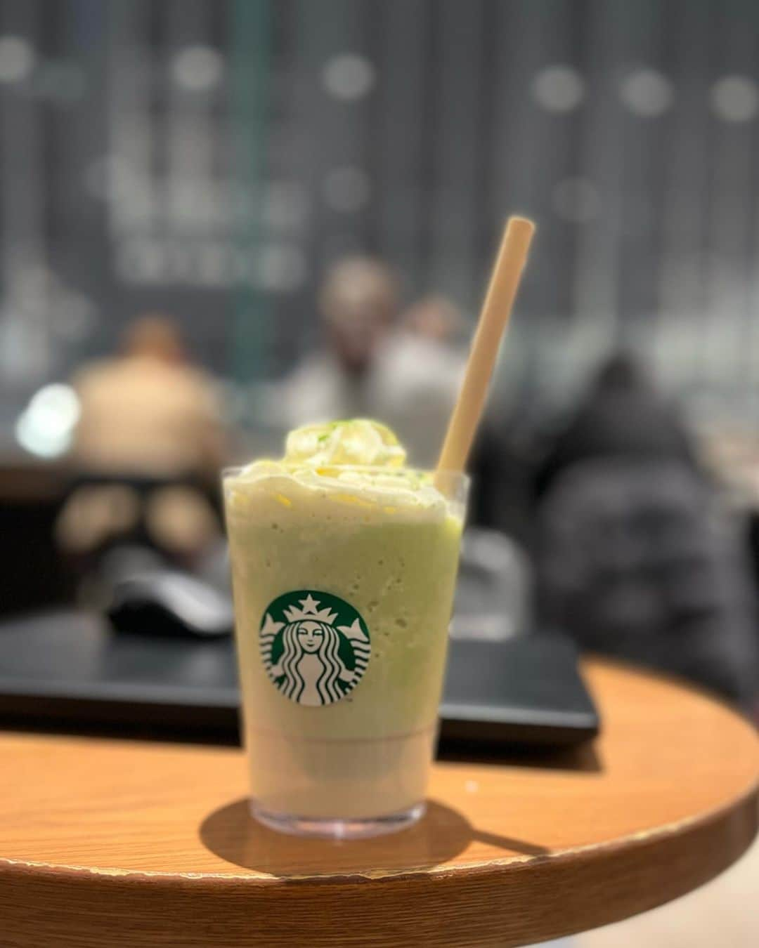 中村愛さんのインスタグラム写真 - (中村愛Instagram)「🥤♡ ・ ・ ・ ついに飲めました🤭 #スタバ新作 #メルティホワイトピスタチオフラペチーノ (｡-∀-｡)♡  わたしがピスタチオ好きというのもあるけど 群抜いて美味しかった🫶😳  また絶対リピしたい😆🌈 #甘いもの好きな人と繋がりたい」12月8日 9時25分 - nakamuramura_ai