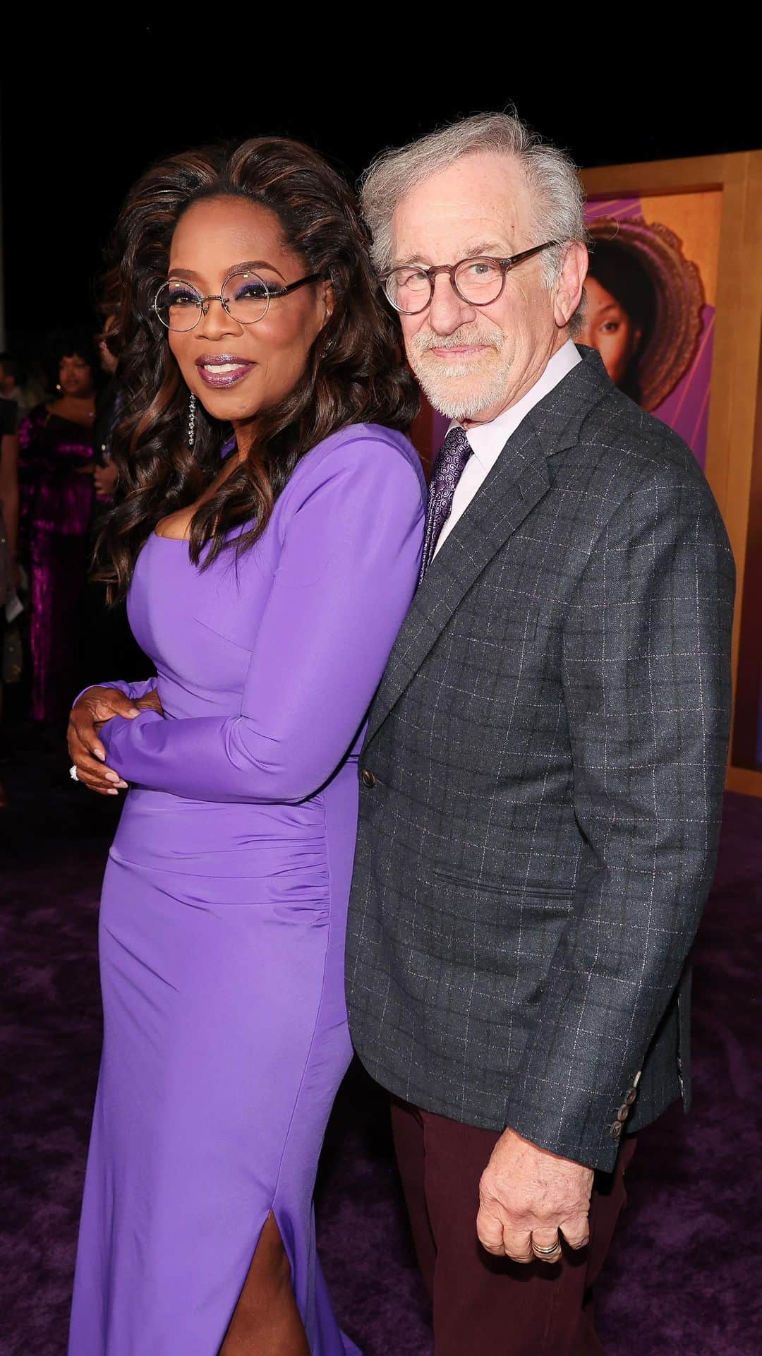 オプラ・ウィンフリーのインスタグラム：「Steven Spielberg directed the original and iconic @thecolorpurple and now he’s getting footage of the new Purple family at the premiere—full circle moment 💜」