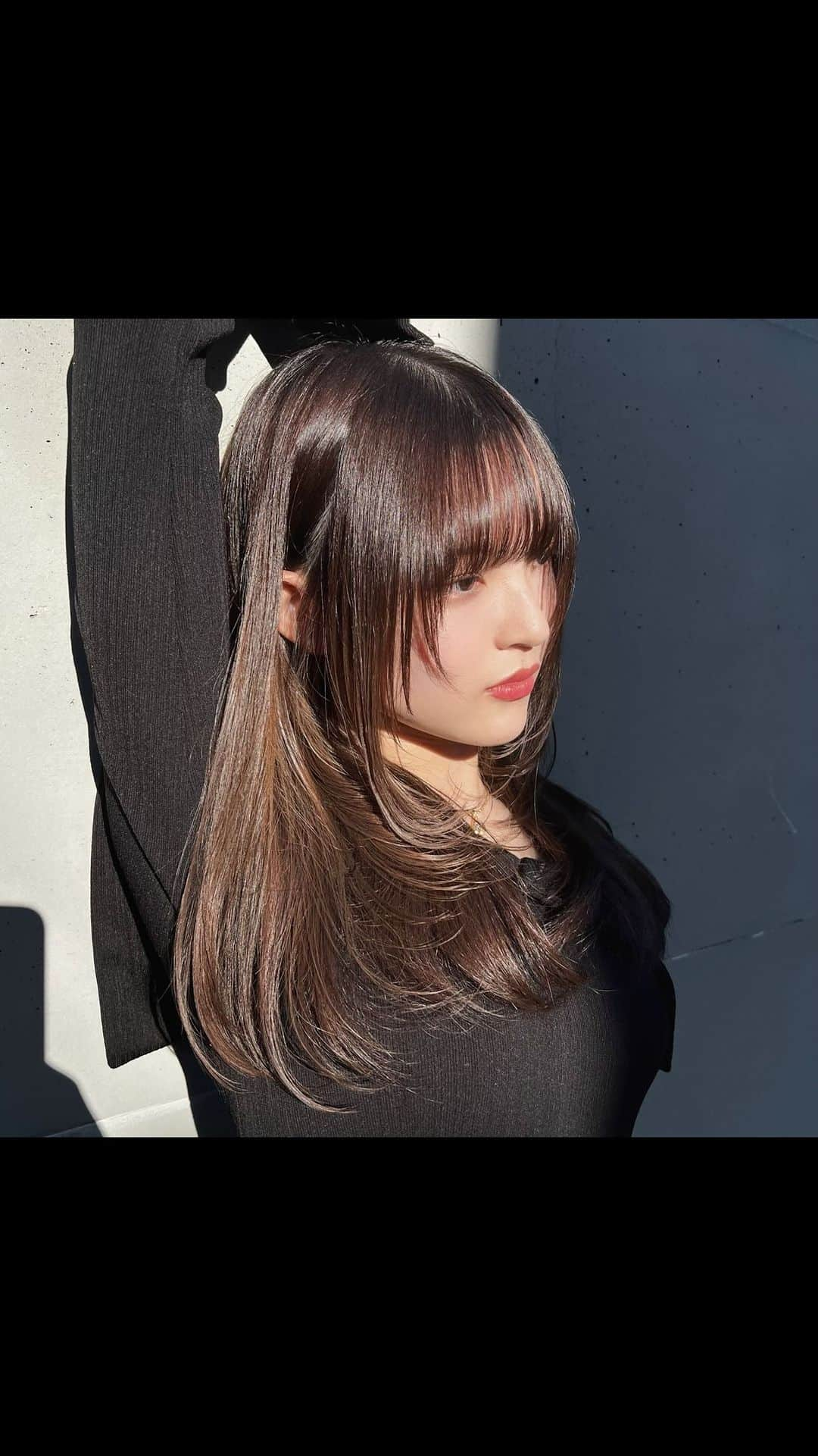 NOBU/渋谷店のインスタグラム：「#レイヤーカット cut  . . @toginon_scissors @toginon_scissors_kr  #nobuscissors  #nobuセニング  . . @aivil___  #メタルドロップレザー . . @dysonhair_jp  #スーパーソニック #エアラップ . . #cut #美容室 #ヘアスタイル #ハサミ #カット #ヘアアレンジ #前髪  #hair #外国人風  #美容師 #髮型 #髮型師 #剪髮 #中長髮#ตัดผม#ผม#헤어 #컷#hair #haircut」