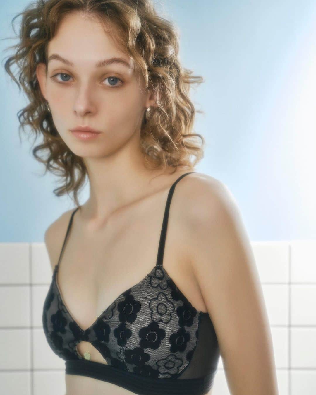 Lily Brownさんのインスタグラム写真 - (Lily BrownInstagram)「_  全国店舗にて販売中   ✿ LILY BROWN × MARY QUANT ✿  60年代ロンドンのストリートカルチャーを代表するMARY QUANTとのコラボレーション第4弾。 今回は初のランジェリーをラインアップ。  【LILY BROWN×MARY QUANT】 【LILY BROWN Lingerie】 デイジーノンワイヤーブラ・ショーツセット ¥9,900（tax in）  ✿NOVELTY✿ デイジーブラレットセットをお買い上げいただいた方へ 先着順でブラレットセットと同柄の巾着を プレゼントいたします。 ※なくなり次第終了となります。  詳細はプロフィール欄URL ニュースページをご覧ください。  #LILYBROWN #リリーブラウン #MARYQUANT #マリークヮント #vintage #vintagefeature #vintagefeaturedress #コラボレーション」12月8日 9時49分 - lily_brown_official