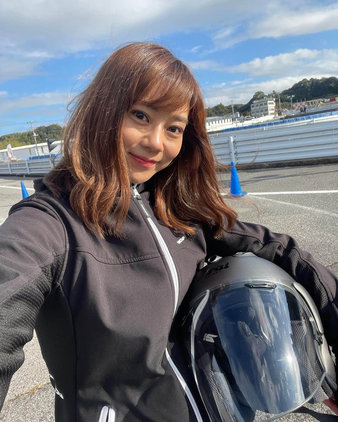 指出瑞貴さんのインスタグラム写真 - (指出瑞貴Instagram)「🏍️🏍️🏍️ #バイクのニュース #yahoo #MT125 について 書かせて頂いたコラム是非ご覧くださいーー💜  URLはストーリー/ハイライトか、 バイクのニュースウェブにて☺️☺️ サーキットで走りまくって、しっかり パワー使い切りました🤣笑」12月8日 9時50分 - sashidemizuki