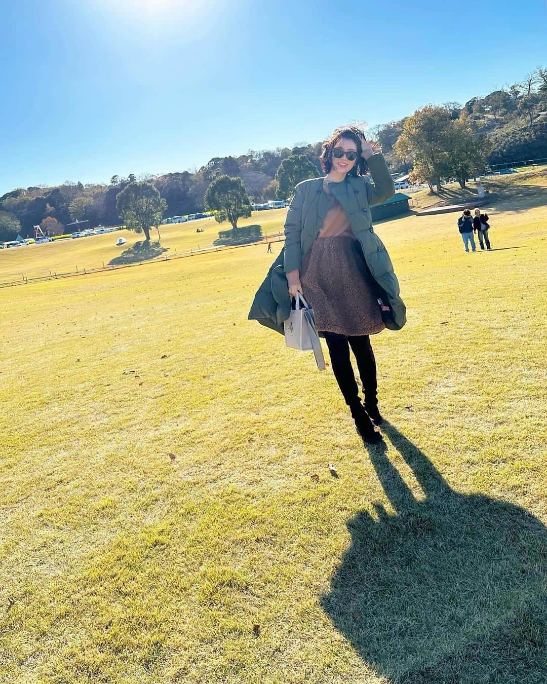 川人未帆さんのインスタグラム写真 - (川人未帆Instagram)「・ 東京ドイツ村🇩🇪 ダウンにボアスカートとニーハイブーツで完全防寒。  一日中いられるくらい色々あった😳 ターザンいっぱいの広場、 きのこ狩り、みかん狩り、 ふれあい牧場や爬虫類館、サッカーに大縄跳びにバスケット🏀 人形劇も見れたり、ミニ遊園地もあって、一日じゃ足りなかった😂 おすすめ‼️」12月8日 9時53分 - miho0319kawahito