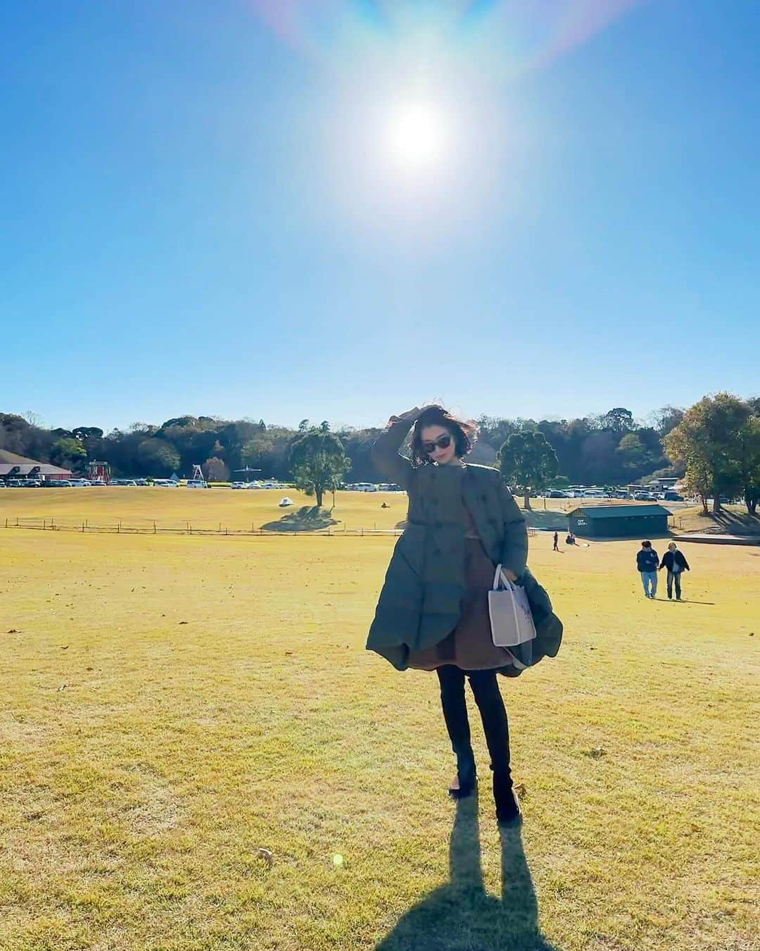 川人未帆さんのインスタグラム写真 - (川人未帆Instagram)「・ 東京ドイツ村🇩🇪 ダウンにボアスカートとニーハイブーツで完全防寒。  一日中いられるくらい色々あった😳 ターザンいっぱいの広場、 きのこ狩り、みかん狩り、 ふれあい牧場や爬虫類館、サッカーに大縄跳びにバスケット🏀 人形劇も見れたり、ミニ遊園地もあって、一日じゃ足りなかった😂 おすすめ‼️」12月8日 9時53分 - miho0319kawahito