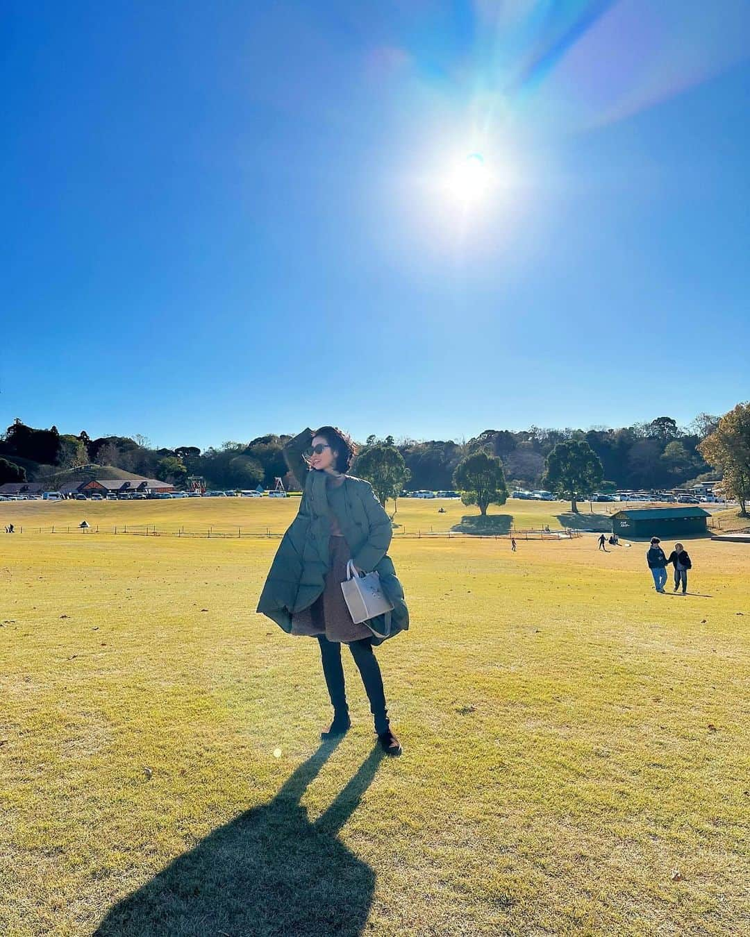 川人未帆さんのインスタグラム写真 - (川人未帆Instagram)「・ 東京ドイツ村🇩🇪 ダウンにボアスカートとニーハイブーツで完全防寒。  一日中いられるくらい色々あった😳 ターザンいっぱいの広場、 きのこ狩り、みかん狩り、 ふれあい牧場や爬虫類館、サッカーに大縄跳びにバスケット🏀 人形劇も見れたり、ミニ遊園地もあって、一日じゃ足りなかった😂 おすすめ‼️」12月8日 9時53分 - miho0319kawahito