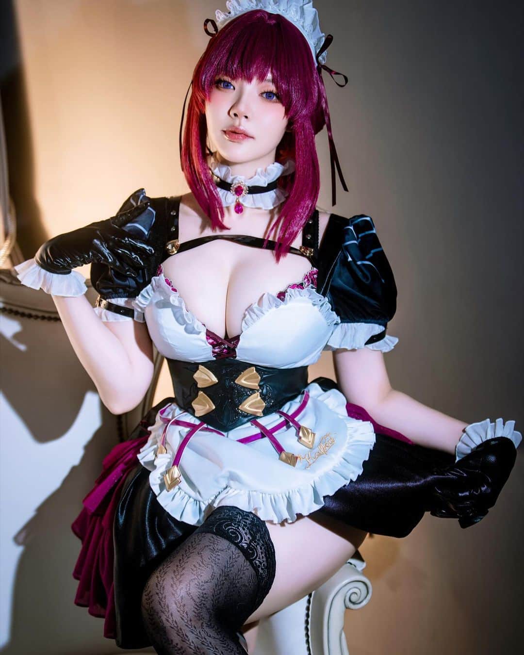 YingTzeのインスタグラム：「Kafka , but in a Maid Costume 💜😎 What’s your fav breakfast ? I’ll make it for you ✨  1/5 versions of Kafka that I did for my upcoming Kafka Only Honkai : Star Rail Photobook ! ✨✨ Available first during Comic Fiesta 2023 💜  📸 @prestonles.ig」
