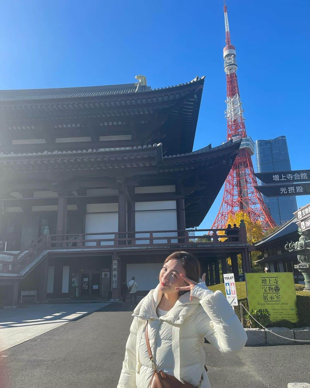 ちすんさんのインスタグラム写真 - (ちすんInstagram)「恒例の増上寺  このポーズが止まらない  #増上寺 #zojoji  #tokyo」12月8日 10時15分 - chisun11