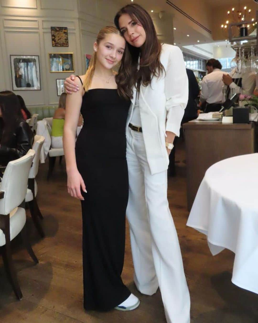 ヴィクトリアベッカムのインスタグラム：「Special day with #HarperSeven and the #Vogue100 ladies @TheWebster!! Thank you @VogueMagazine, my friends and @lhd!! Kisses from Miami 🇺🇸 xx  I’m wearing my #VBSS24 white suit, coming soon to  VictoriaBeckham.com and 36 Dover Street!!」