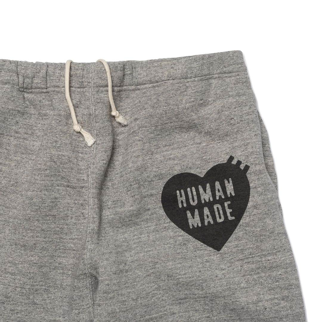 HUMAN MADEさんのインスタグラム写真 - (HUMAN MADEInstagram)「"SWEATPANTS” will be available at 9th December 11:00am (JST) at Human Made stores mentioned below.  12月9日AM11時より、"SWEATPANTS” が HUMAN MADE のオンラインストア並びに下記の直営店舗にて発売となります。  [取り扱い直営店舗 - Available at these Human Made stores] ■ HUMAN MADE ONLINE STORE ■ HUMAN MADE OFFLINE STORE ■ HUMAN MADE HARAJUKU ■ HUMAN MADE SHIBUYA PARCO ■ HUMAN MADE 1928 ■ HUMAN MADE SHINSAIBASHI PARCO ■ HUMAN MADE SAPPORO  *在庫状況は各店舗までお問い合わせください。 *Please contact each store for stock status.  軽くて柔らかく、着心地いいふっくらとした素材が特徴的なスウェットパンツ。着心地のいい、ゆとりのあるシルエットです。同素材の「SWEATSHIRT」「 SWEAT HOODIE 」「ZIP-UP HOODIE」とセットアップで着用可能。  Sweatpants with a comfortable, relaxed silhouette. The design is enhanced by the use of a soft, light and plump material. Complete the look with the Sweatshirt, Sweat Hoodie and Zip-up Hoodie in the same material.」12月8日 11時16分 - humanmade