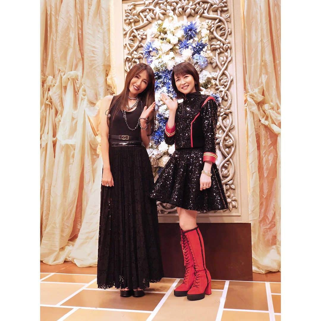 森高千里さんのインスタグラム写真 - (森高千里Instagram)「⁡ 『FNS歌謡祭』見て頂けましたか〜？ 50周年のガチャピン・ムックと一緒に［ポンキッキーズ］の曲『ロックン・オムレツ』を歌いました〜。 小さい頃によく見ていたガチャピン・ムックと一緒にテレビ出演出来る日が来るなんて、、、夢みたいでした！ 楽しかったです♪   そして1年ぶりの 静香ちゃんとまたまた写真！ もっと話ししたかったな〜  #chisatomoritaka #森高千里 #FNS歌謡祭」12月8日 11時10分 - chisatomoritaka_official