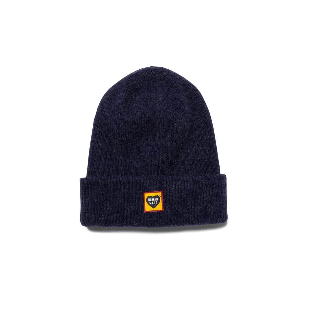 HUMAN MADEのインスタグラム：「"BIG BEANIE” will be available at 9th December 11:00am (JST) at Human Made stores mentioned below.  12月9日AM11時より、"BIG BEANIE” が HUMAN MADE のオンラインストア並びに下記の直営店舗にて発売となります。  [取り扱い直営店舗 - Available at these Human Made stores] ■ HUMAN MADE ONLINE STORE ■ HUMAN MADE OFFLINE STORE ■ HUMAN MADE HARAJUKU ■ HUMAN MADE SHIBUYA PARCO ■ HUMAN MADE 1928 ■ HUMAN MADE SHINSAIBASHI PARCO ■ HUMAN MADE SAPPORO  *在庫状況は各店舗までお問い合わせください。 *Please contact each store for stock status.  柔らかなアクリルの糸で編まれたビックビーニー。折り返したフロント部分にはハートグラフィックのネームタグ、フラットにするとハートワッペンが付いています。  Big beanie knitted with soft acrylic. Details include a heart badge, while folding up the front section reveals a name tag with a heart graphic.」